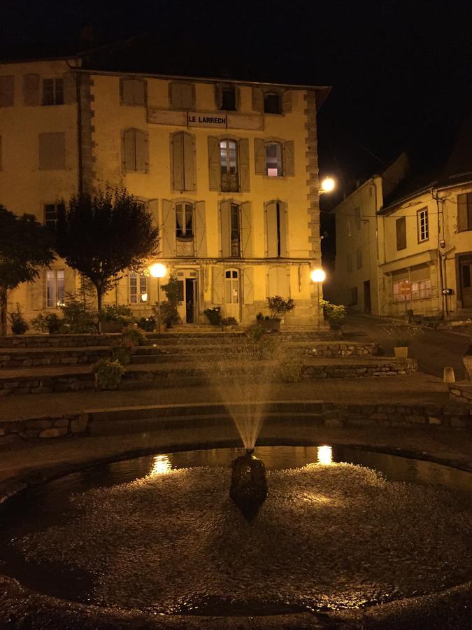 Au Detour Du Larrech Acomodação com café da manhã Castillon-en-Couserans Exterior foto